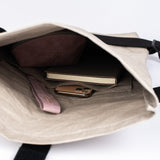 breeze-rolltop-rucksack-grau-backpack-veganes-leder-light-grey-washable-paper-innenansicht-pappenstyle